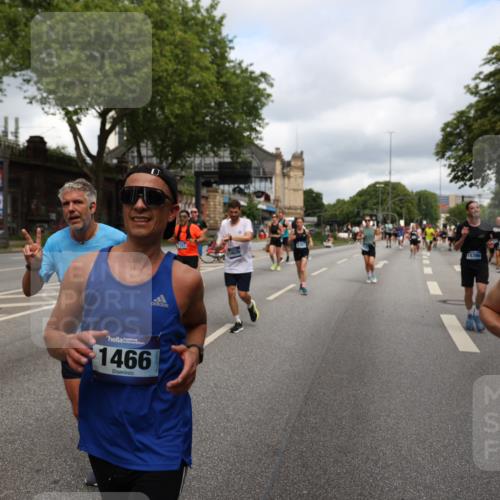 29.06.2025 - hella hamburg halbmarathon Yannick Fuchs http://msf.ph/oto/8207270 29.06.2025 10:44:56 20KM 1461, 1466, 1750, 1817, 2207, 2540, 2880, 3654, 4077, 4816, 5018, 5115, 6027, 6712, 7052, 7134, 7369, 7397, 7583, 7930, 7932, 8117, 8205, 8261, 8819, 9057, 10215, 11214, 11422, 12016, 12778, 12949, 13008, 13687, 13701, 13808, 13875, 14034, 14125, 14626, 15362, 15395, 15720, 16285, 16291, 17129, 17179, 17221, 17384, 17823, 18006, 18182, 18394, 18413, 18489 meine-sportfotos.de