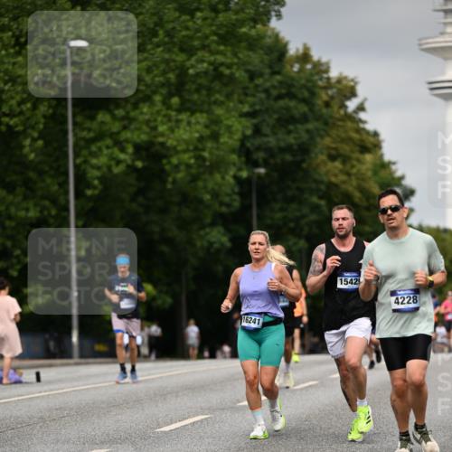 29.06.2025 - hella hamburg halbmarathon Dr. Thomas Lammeyer http://msf.ph/oto/8207383 29.06.2025 10:12:09 Kennedybrücke 1079, 1173, 1427, 2032, 3328, 3922, 4228, 4864, 5347, 6100, 7019, 7476, 9071, 9338 meine-sportfotos.de