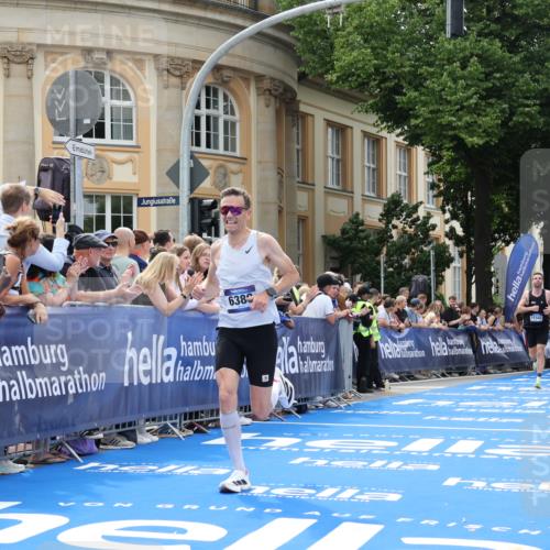 29.06.2025 - hella hamburg halbmarathon Strokosch-Dieckow http://msf.ph/oto/8207384 29.06.2025 10:18:54 Ziel 6380, 11342 meine-sportfotos.de