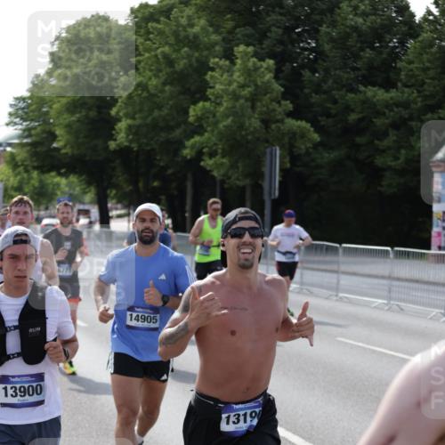 29.06.2025 - hella hamburg halbmarathon Jannik Wohlers http://msf.ph/oto/8207488 29.06.2025 09:48:46 Lombardsbrücke 1571, 1600, 1603, 2044, 2707, 2797, 3116, 5050, 5889, 6037, 6047, 6149, 6771, 7109, 7310, 7743, 7981, 8358, 9640, 10369, 10451, 10877, 11106, 11177, 11423, 11447, 11952, 12088, 12091, 12168, 12739, 13064, 13158, 13190, 13755, 13900, 14075, 14311, 14603, 14905, 15178, 16280, 16400, 17097, 17489, 17723, 17792, 17916, 18062, 19004 meine-sportfotos.de