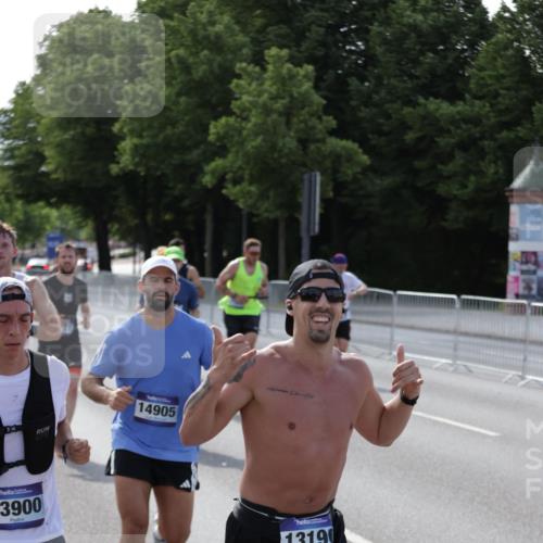 29.06.2025 - hella hamburg halbmarathon Jannik Wohlers http://msf.ph/oto/8207547 29.06.2025 09:48:46 Lombardsbrücke 1571, 1600, 1603, 2044, 2707, 2797, 3116, 5050, 5889, 6037, 6047, 6149, 6771, 7109, 7310, 7743, 7981, 8358, 9640, 10369, 10451, 10877, 11106, 11177, 11423, 11447, 11952, 12088, 12091, 12168, 12739, 13064, 13158, 13190, 13755, 13900, 14075, 14311, 14603, 14905, 15178, 16280, 16400, 17097, 17489, 17723, 17792, 17916, 18062, 19004 meine-sportfotos.de