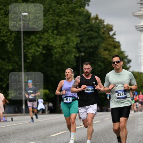 29.06.2025 - hella hamburg halbmarathon Dr. Thomas Lammeyer http://msf.ph/oto/8207556 29.06.2025 10:12:10 Kennedybrücke 1079, 1173, 1427, 2032, 3328, 3922, 4228, 4864, 5347, 6100, 7019, 7476, 9071, 9338 meine-sportfotos.de