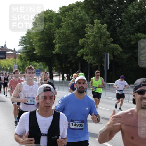 29.06.2025 - hella hamburg halbmarathon Jannik Wohlers http://msf.ph/oto/8207617 29.06.2025 09:48:46 Lombardsbrücke 1571, 1600, 1603, 2044, 2707, 2797, 3116, 5050, 5889, 6037, 6047, 6149, 6771, 7109, 7310, 7743, 7981, 8358, 9640, 10369, 10451, 10877, 11106, 11177, 11423, 11447, 11952, 12088, 12091, 12168, 12739, 13064, 13158, 13190, 13755, 13900, 14075, 14311, 14603, 14905, 15178, 16280, 16400, 17097, 17489, 17723, 17792, 17916, 18062, 19004 meine-sportfotos.de