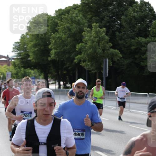 29.06.2025 - hella hamburg halbmarathon Jannik Wohlers http://msf.ph/oto/8207678 29.06.2025 09:48:46 Lombardsbrücke 1571, 1600, 1603, 2044, 2707, 2797, 3116, 5050, 5889, 6037, 6047, 6149, 6771, 7109, 7310, 7743, 7981, 8358, 9640, 10369, 10451, 10877, 11106, 11177, 11423, 11447, 11952, 12088, 12091, 12168, 12739, 13064, 13158, 13190, 13755, 13900, 14075, 14311, 14603, 14905, 15178, 16280, 16400, 17097, 17489, 17723, 17792, 17916, 18062, 19004 meine-sportfotos.de