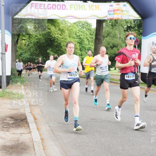 29.06.2025 - hella hamburg halbmarathon MichiJ http://msf.ph/oto/8207716 29.06.2025 10:22:41 Zwischen KM18-KM19 1910, 1959, 2836, 6473, 8956, 14975, 16148, 16724, 16755, 18455, 18731 meine-sportfotos.de