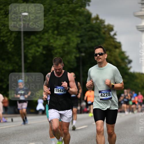 29.06.2025 - hella hamburg halbmarathon Dr. Thomas Lammeyer http://msf.ph/oto/8207717 29.06.2025 10:12:11 Kennedybrücke 1079, 1173, 1427, 2032, 3328, 3922, 4228, 4864, 5347, 6100, 7019, 7476, 9071, 9338 meine-sportfotos.de