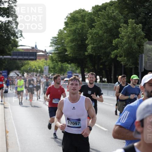 29.06.2025 - hella hamburg halbmarathon Jannik Wohlers http://msf.ph/oto/8207720 29.06.2025 09:48:47 Lombardsbrücke 1571, 1600, 1603, 2044, 2707, 2745, 2797, 2849, 3116, 5050, 5889, 6037, 6047, 6149, 6771, 7109, 7310, 7743, 7981, 8358, 9640, 10369, 10451, 10877, 11106, 11423, 11447, 11952, 12088, 12091, 12168, 12739, 13064, 13158, 13190, 13755, 13900, 14075, 14311, 14603, 14905, 15178, 16280, 16400, 17097, 17489, 17722, 17723, 17792, 17916, 18062, 18156, 18193 meine-sportfotos.de