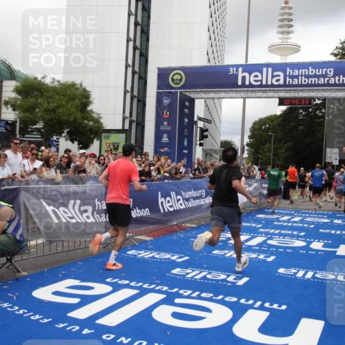 29.06.2025 - hella hamburg halbmarathon Michael Strokosch http://msf.ph/oto/8207721 29.06.2025 10:45:32 Ziel 1697, 2415, 6831, 12277, 12643, 14062, 14703, 16725, 18407, 18638 meine-sportfotos.de