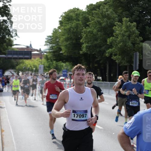 29.06.2025 - hella hamburg halbmarathon Jannik Wohlers http://msf.ph/oto/8207805 29.06.2025 09:48:47 Lombardsbrücke 1571, 1600, 1603, 2044, 2707, 2745, 2797, 2849, 3116, 5050, 5889, 6037, 6047, 6149, 6771, 7109, 7310, 7743, 7981, 8358, 9640, 10369, 10451, 10877, 11106, 11423, 11447, 11952, 12088, 12091, 12168, 12739, 13064, 13158, 13190, 13755, 13900, 14075, 14311, 14603, 14905, 15178, 16280, 16400, 17097, 17489, 17722, 17723, 17792, 17916, 18062, 18156, 18193 meine-sportfotos.de