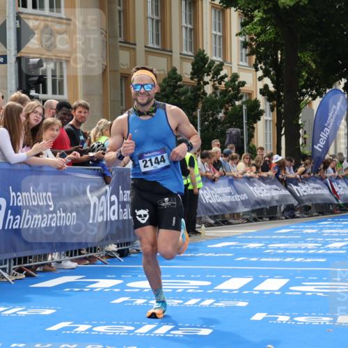 29.06.2025 - hella hamburg halbmarathon Strokosch-Dieckow http://msf.ph/oto/8207810 29.06.2025 10:19:10 Ziel 53, 2144 meine-sportfotos.de