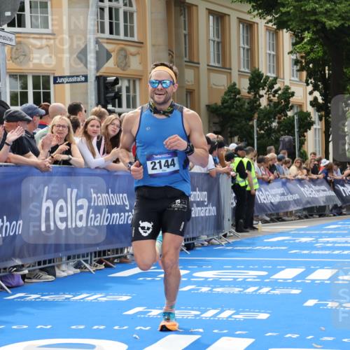29.06.2025 - hella hamburg halbmarathon Strokosch-Dieckow http://msf.ph/oto/8207831 29.06.2025 10:19:11 Ziel 53, 2144 meine-sportfotos.de