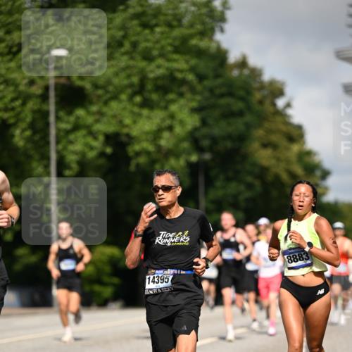 29.06.2025 - hella hamburg halbmarathon Dr. Thomas Lammeyer http://msf.ph/oto/8207832 29.06.2025 09:48:39 Kennedybrücke 1758, 1990, 2689, 2746, 3043, 4050, 4129, 4679, 4698, 4749, 5070, 5328, 5746, 5826, 6358, 6781, 7272, 7481, 7723, 8190, 8209, 8883, 9137, 9381, 9634, 10017, 10171, 11169, 11413 meine-sportfotos.de