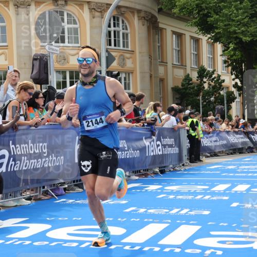 29.06.2025 - hella hamburg halbmarathon Strokosch-Dieckow http://msf.ph/oto/8207844 29.06.2025 10:19:11 Ziel 53, 2144 meine-sportfotos.de