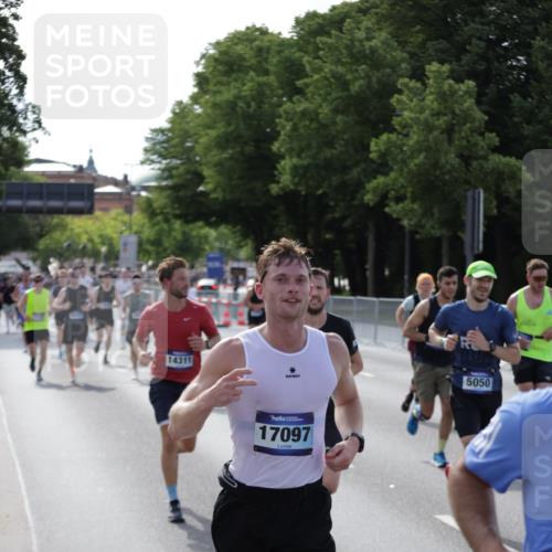 29.06.2025 - hella hamburg halbmarathon Jannik Wohlers http://msf.ph/oto/8207845 29.06.2025 09:48:47 Lombardsbrücke 1571, 1600, 1603, 2044, 2707, 2745, 2797, 2849, 3116, 5050, 5889, 6037, 6047, 6149, 6771, 7109, 7310, 7743, 7981, 8358, 9640, 10369, 10451, 10877, 11106, 11423, 11447, 11952, 12088, 12091, 12168, 12739, 13064, 13158, 13190, 13755, 13900, 14075, 14311, 14603, 14905, 15178, 16280, 16400, 17097, 17489, 17722, 17723, 17792, 17916, 18062, 18156, 18193 meine-sportfotos.de