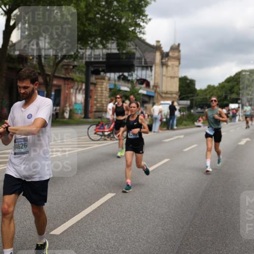 29.06.2025 - hella hamburg halbmarathon Yannick Fuchs http://msf.ph/oto/8207848 29.06.2025 10:44:57 20KM 1461, 1466, 1750, 1817, 2207, 2411, 2540, 2880, 3654, 4077, 4816, 5018, 5115, 6027, 6712, 7052, 7134, 7369, 7397, 7583, 7930, 7932, 8117, 8205, 8261, 8819, 9057, 10215, 11214, 11422, 12016, 12778, 12949, 13687, 13701, 13808, 13875, 14034, 14125, 14626, 15362, 15395, 15720, 16285, 16291, 17129, 17179, 17221, 17823, 18006, 18182, 18394, 18413, 18489 meine-sportfotos.de