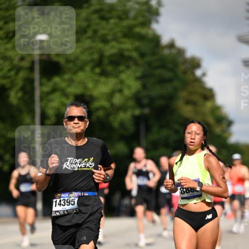 29.06.2025 - hella hamburg halbmarathon Dr. Thomas Lammeyer http://msf.ph/oto/8207855 29.06.2025 09:48:40 Kennedybrücke 1758, 1990, 2689, 2746, 3043, 4050, 4129, 4679, 4698, 4749, 5070, 5328, 5746, 5826, 6358, 6781, 7272, 7481, 7723, 8190, 8209, 8883, 9137, 9381, 9634, 10017, 10171, 11169, 11413 meine-sportfotos.de