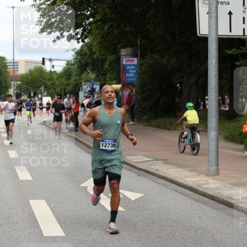 29.06.2025 - hella hamburg halbmarathon Yannick Fuchs http://msf.ph/oto/8207863 29.06.2025 10:32:17 20KM 1290, 1505, 2404, 3480, 3790, 5042, 5791, 5923, 6047, 9017, 9944, 10190, 10451, 10922, 11106, 11423, 12739, 12900, 13148, 13372, 13595, 13900, 15410, 15888, 17726, 18103, 18193, 18216, 18277, 18357, 18986 meine-sportfotos.de