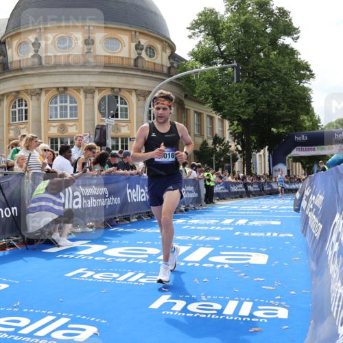29.06.2025 - hella hamburg halbmarathon Strokosch-Dieckow http://msf.ph/oto/8207897 29.06.2025 10:19:23 Ziel 2659, 13016 meine-sportfotos.de