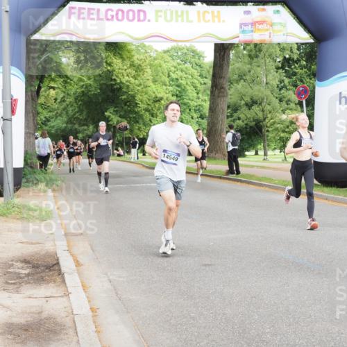 29.06.2025 - hella hamburg halbmarathon MichiJ http://msf.ph/oto/8207908 29.06.2025 10:22:43 Zwischen KM18-KM19 1910, 1959, 2836, 6473, 8956, 12290, 14549, 14975, 16148, 16724, 18455, 18731 meine-sportfotos.de