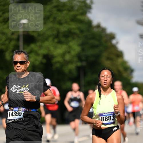 29.06.2025 - hella hamburg halbmarathon Dr. Thomas Lammeyer http://msf.ph/oto/8207910 29.06.2025 09:48:40 Kennedybrücke 1758, 1990, 2689, 2746, 3043, 4050, 4129, 4679, 4698, 4749, 5070, 5328, 5746, 5826, 6358, 6781, 7272, 7481, 7723, 8190, 8209, 8883, 9137, 9381, 9634, 10017, 10171, 11169, 11413 meine-sportfotos.de