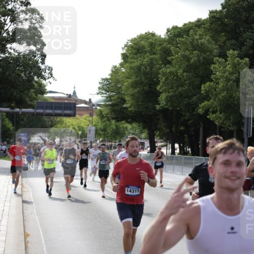 29.06.2025 - hella hamburg halbmarathon Jannik Wohlers http://msf.ph/oto/8207919 29.06.2025 09:48:48 Lombardsbrücke 1600, 1603, 2044, 2707, 2745, 2797, 2849, 3116, 5050, 5648, 5889, 6037, 6047, 6149, 6771, 7109, 7743, 7981, 8358, 9640, 10369, 10451, 10877, 11423, 11447, 11952, 12088, 12091, 12098, 12168, 12739, 13064, 13158, 13190, 13755, 13900, 14075, 14311, 14603, 14905, 15178, 15410, 16280, 16400, 17097, 17489, 17722, 17723, 17792, 17916, 18062, 18156, 18193 meine-sportfotos.de
