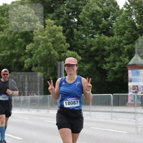 29.06.2025 - hella hamburg halbmarathon Jannik Wohlers http://msf.ph/oto/8207921 29.06.2025 10:26:11 Lombardsbrücke 1300, 2643, 4507, 4509, 4844, 6905, 7929, 8079, 8357, 9186, 11270, 12126, 13264, 14930, 15807, 16788, 17300, 17675, 18074, 18087 meine-sportfotos.de