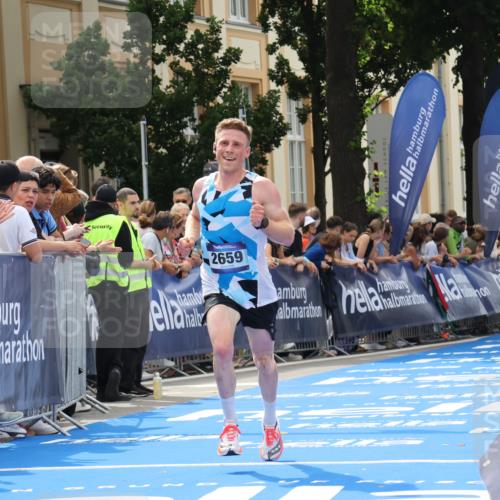 29.06.2025 - hella hamburg halbmarathon Strokosch-Dieckow http://msf.ph/oto/8207923 29.06.2025 10:19:26 Ziel 2659, 13016 meine-sportfotos.de