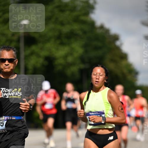 29.06.2025 - hella hamburg halbmarathon Dr. Thomas Lammeyer http://msf.ph/oto/8207937 29.06.2025 09:48:40 Kennedybrücke 1758, 1990, 2689, 2746, 3043, 4050, 4129, 4679, 4698, 4749, 5070, 5328, 5746, 5826, 6358, 6781, 7272, 7481, 7723, 8190, 8209, 8883, 9137, 9381, 9634, 10017, 10171, 11169, 11413 meine-sportfotos.de