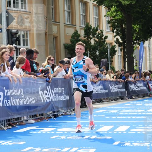29.06.2025 - hella hamburg halbmarathon Strokosch-Dieckow http://msf.ph/oto/8207942 29.06.2025 10:19:27 Ziel 2659, 13016 meine-sportfotos.de