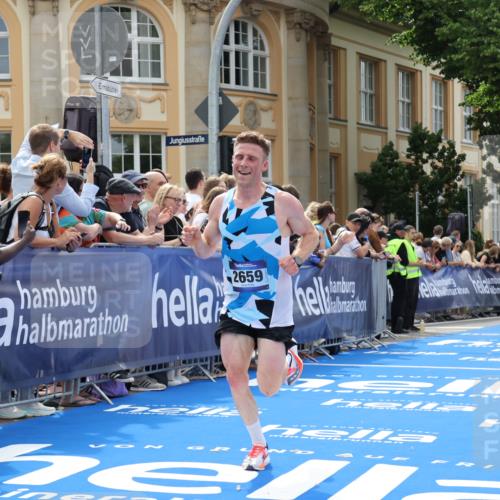 29.06.2025 - hella hamburg halbmarathon Strokosch-Dieckow http://msf.ph/oto/8207952 29.06.2025 10:19:28 Ziel 2659 meine-sportfotos.de