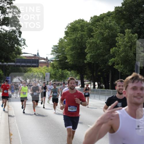 29.06.2025 - hella hamburg halbmarathon Jannik Wohlers http://msf.ph/oto/8207953 29.06.2025 09:48:48 Lombardsbrücke 1600, 1603, 2044, 2707, 2745, 2797, 2849, 3116, 5050, 5648, 5889, 6037, 6047, 6149, 6771, 7109, 7743, 7981, 8358, 9640, 10369, 10451, 10877, 11423, 11447, 11952, 12088, 12091, 12098, 12168, 12739, 13064, 13158, 13190, 13755, 13900, 14075, 14311, 14603, 14905, 15178, 15410, 16280, 16400, 17097, 17489, 17722, 17723, 17792, 17916, 18062, 18156, 18193 meine-sportfotos.de
