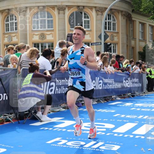 29.06.2025 - hella hamburg halbmarathon Strokosch-Dieckow http://msf.ph/oto/8207969 29.06.2025 10:19:28 Ziel 2659 meine-sportfotos.de