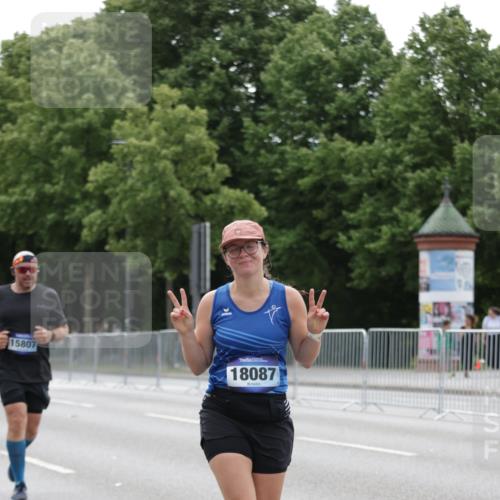 29.06.2025 - hella hamburg halbmarathon Jannik Wohlers http://msf.ph/oto/8207997 29.06.2025 10:26:11 Lombardsbrücke 1300, 2643, 4507, 4509, 4844, 6905, 7929, 8079, 8357, 9186, 11270, 12126, 13264, 14930, 15807, 16788, 17300, 17675, 18074, 18087 meine-sportfotos.de