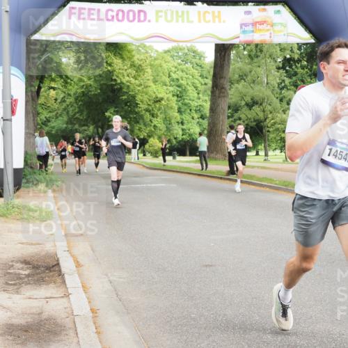 29.06.2025 - hella hamburg halbmarathon MichiJ http://msf.ph/oto/8208060 29.06.2025 10:22:44 Zwischen KM18-KM19 1959, 2836, 6473, 8956, 12290, 13066, 14549, 14975, 16148, 16724, 18455, 18731 meine-sportfotos.de