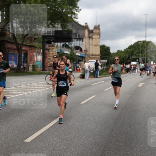 29.06.2025 - hella hamburg halbmarathon Yannick Fuchs http://msf.ph/oto/8208073 29.06.2025 10:44:57 20KM 1461, 1466, 1750, 1817, 2207, 2411, 2540, 2880, 3654, 4077, 4816, 5018, 5115, 6027, 6712, 7052, 7134, 7369, 7397, 7583, 7930, 7932, 8117, 8205, 8261, 8819, 9057, 10215, 11214, 11422, 12016, 12778, 12949, 13687, 13701, 13808, 13875, 14034, 14125, 14626, 15362, 15395, 15720, 16285, 16291, 17129, 17179, 17221, 17823, 18006, 18182, 18394, 18413, 18489 meine-sportfotos.de