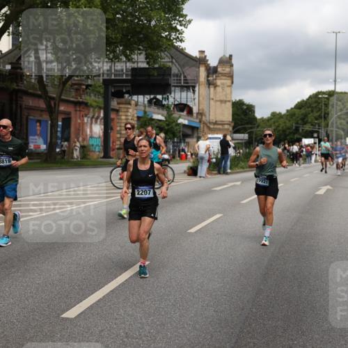 29.06.2025 - hella hamburg halbmarathon Yannick Fuchs http://msf.ph/oto/8208085 29.06.2025 10:44:57 20KM 1461, 1466, 1750, 1817, 2207, 2411, 2540, 2880, 3654, 4077, 4816, 5018, 5115, 6027, 6712, 7052, 7134, 7369, 7397, 7583, 7930, 7932, 8117, 8205, 8261, 8819, 9057, 10215, 11214, 11422, 12016, 12778, 12949, 13687, 13701, 13808, 13875, 14034, 14125, 14626, 15362, 15395, 15720, 16285, 16291, 17129, 17179, 17221, 17823, 18006, 18182, 18394, 18413, 18489 meine-sportfotos.de