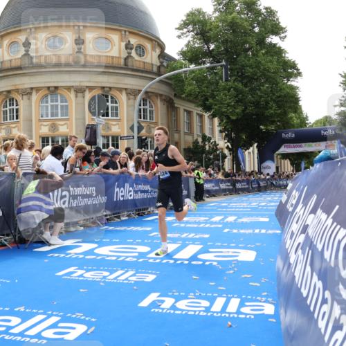 29.06.2025 - hella hamburg halbmarathon Strokosch-Dieckow http://msf.ph/oto/8208102 29.06.2025 10:19:49 Ziel 4524, 14188 meine-sportfotos.de