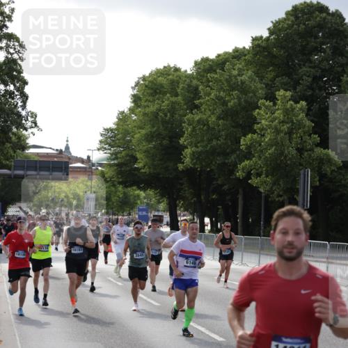 29.06.2025 - hella hamburg halbmarathon Jannik Wohlers http://msf.ph/oto/8208115 29.06.2025 09:48:49 Lombardsbrücke 1600, 1603, 2044, 2707, 2745, 2797, 2849, 3116, 5050, 5648, 5889, 6037, 6047, 6149, 6771, 7109, 7743, 7981, 8358, 9640, 10369, 10451, 10877, 11447, 11952, 12088, 12091, 12098, 12168, 12739, 13064, 13158, 13190, 13755, 13900, 14075, 14311, 14603, 14905, 15178, 15410, 16280, 16400, 17097, 17489, 17722, 17723, 17792, 17916, 18156, 18193 meine-sportfotos.de