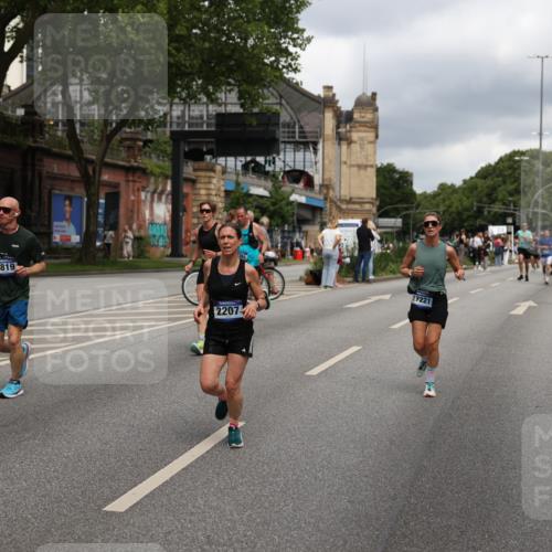 29.06.2025 - hella hamburg halbmarathon Yannick Fuchs http://msf.ph/oto/8208130 29.06.2025 10:44:57 20KM 1461, 1466, 1750, 1817, 2207, 2411, 2540, 2880, 3654, 4077, 4816, 5018, 5115, 6027, 6712, 7052, 7134, 7369, 7397, 7583, 7930, 7932, 8117, 8205, 8261, 8819, 9057, 10215, 11214, 11422, 12016, 12778, 12949, 13687, 13701, 13808, 13875, 14034, 14125, 14626, 15362, 15395, 15720, 16285, 16291, 17129, 17179, 17221, 17823, 18006, 18182, 18394, 18413, 18489 meine-sportfotos.de