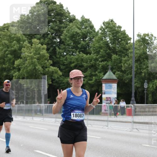 29.06.2025 - hella hamburg halbmarathon Jannik Wohlers http://msf.ph/oto/8208191 29.06.2025 10:26:11 Lombardsbrücke 1300, 2643, 4507, 4509, 4844, 6905, 7929, 8079, 8357, 9186, 11270, 12126, 13264, 14930, 15807, 16788, 17300, 17675, 18074, 18087 meine-sportfotos.de