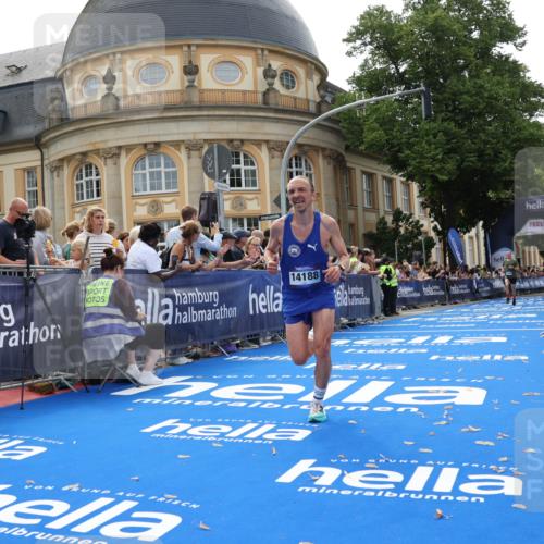 29.06.2025 - hella hamburg halbmarathon Strokosch-Dieckow http://msf.ph/oto/8208193 29.06.2025 10:19:58 Ziel 9255, 11829, 14188, 18848 meine-sportfotos.de
