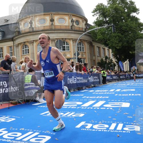 29.06.2025 - hella hamburg halbmarathon Strokosch-Dieckow http://msf.ph/oto/8208212 29.06.2025 10:19:58 Ziel 9255, 11829, 14188, 18848 meine-sportfotos.de