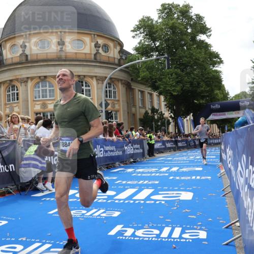 29.06.2025 - hella hamburg halbmarathon Strokosch-Dieckow http://msf.ph/oto/8208237 29.06.2025 10:20:02 Ziel 9255, 11829, 18848 meine-sportfotos.de