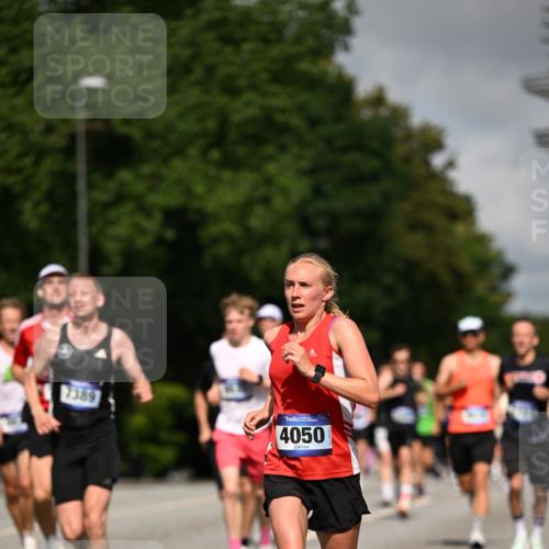 29.06.2025 - hella hamburg halbmarathon Dr. Thomas Lammeyer http://msf.ph/oto/8208245 29.06.2025 09:48:42 Kennedybrücke 1990, 2689, 2746, 3043, 4050, 4129, 4679, 4698, 4749, 5070, 5328, 5746, 5826, 6358, 6781, 7272, 7481, 7723, 8190, 8209, 8883, 9137, 9381, 9634, 10017, 10171, 11413 meine-sportfotos.de