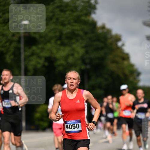 29.06.2025 - hella hamburg halbmarathon Dr. Thomas Lammeyer http://msf.ph/oto/8208254 29.06.2025 09:48:42 Kennedybrücke 1990, 2689, 2746, 3043, 4050, 4129, 4679, 4698, 4749, 5070, 5328, 5746, 5826, 6358, 6781, 7272, 7481, 7723, 8190, 8209, 8883, 9137, 9381, 9634, 10017, 10171, 11413 meine-sportfotos.de