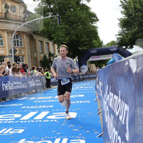 29.06.2025 - hella hamburg halbmarathon Strokosch-Dieckow http://msf.ph/oto/8208258 29.06.2025 10:20:04 Ziel 9255, 11829, 18848 meine-sportfotos.de
