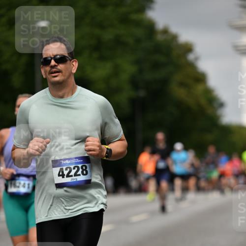 29.06.2025 - hella hamburg halbmarathon Dr. Thomas Lammeyer http://msf.ph/oto/8208284 29.06.2025 10:12:13 Kennedybrücke 1079, 1173, 1427, 1527, 2032, 2309, 3328, 3922, 4228, 4864, 5347, 6100, 7019, 7476, 9071, 9338 meine-sportfotos.de