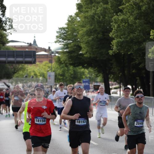 29.06.2025 - hella hamburg halbmarathon Jannik Wohlers http://msf.ph/oto/8208294 29.06.2025 09:48:51 Lombardsbrücke 1603, 2044, 2707, 2745, 2797, 2849, 3014, 3116, 5050, 5648, 5889, 6037, 6047, 6149, 6771, 7109, 7743, 7981, 8358, 9640, 10369, 10877, 11447, 11952, 12088, 12091, 12098, 12168, 13064, 13158, 13190, 13755, 13900, 14075, 14311, 14603, 14905, 15178, 15328, 15410, 15991, 16280, 16400, 17097, 17489, 17722, 17723, 17792, 17916, 18156, 18188, 18193 meine-sportfotos.de