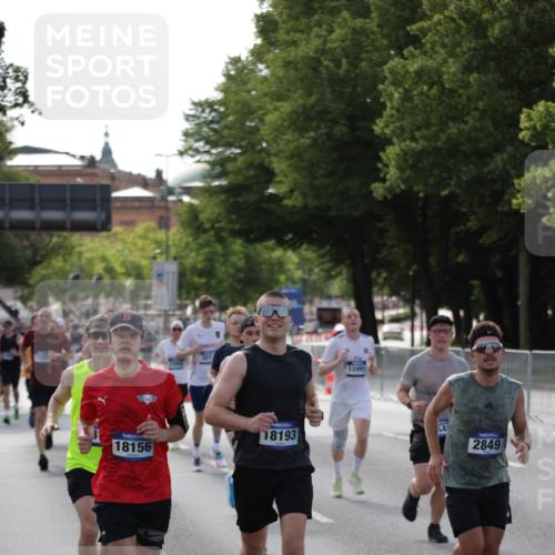 29.06.2025 - hella hamburg halbmarathon Jannik Wohlers http://msf.ph/oto/8208321 29.06.2025 09:48:51 Lombardsbrücke 1603, 2044, 2707, 2745, 2797, 2849, 3014, 3116, 5050, 5648, 5889, 6037, 6047, 6149, 6771, 7109, 7743, 7981, 8358, 9640, 10369, 10877, 11447, 11952, 12088, 12091, 12098, 12168, 13064, 13158, 13190, 13755, 13900, 14075, 14311, 14603, 14905, 15178, 15328, 15410, 15991, 16280, 16400, 17097, 17489, 17722, 17723, 17792, 17916, 18156, 18188, 18193 meine-sportfotos.de