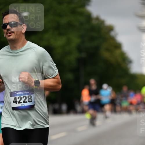 29.06.2025 - hella hamburg halbmarathon Dr. Thomas Lammeyer http://msf.ph/oto/8208343 29.06.2025 10:12:13 Kennedybrücke 1079, 1173, 1427, 1527, 2032, 2309, 3328, 3922, 4228, 4864, 5347, 6100, 7019, 7476, 9071, 9338 meine-sportfotos.de